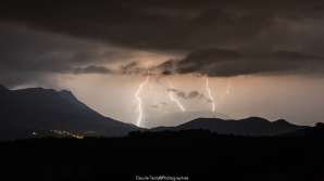 Paysages du Trièves, orage nocturne à Monestier de Clermont 38.