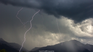 Paysages du Trièves, orage au sud Isère 38, la foudre s&lsquo;abat sur la col de Lus la Croix Haute.