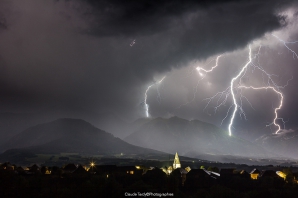 Paysages du Trièves, orage le 01/10/2019. Photographie le village de Prébois 38